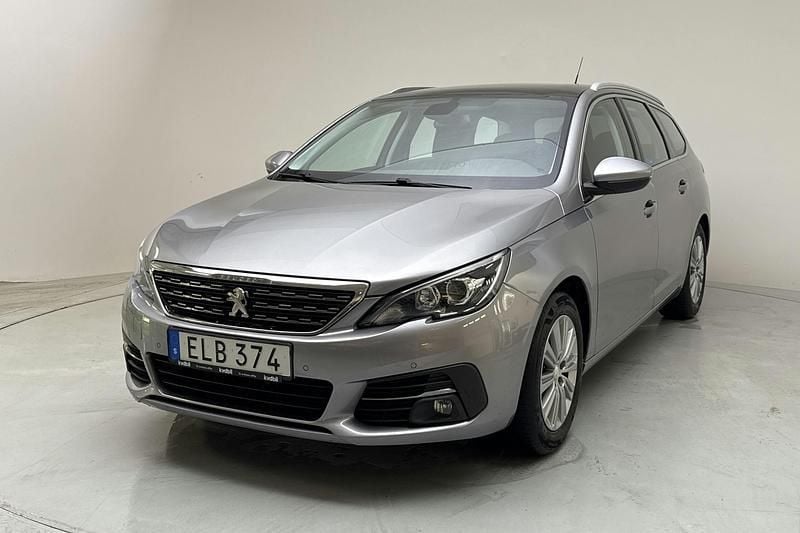 Grå Begagnad 2017 Peugeot 308 Allure | 94 900 kr - Bild 1/4