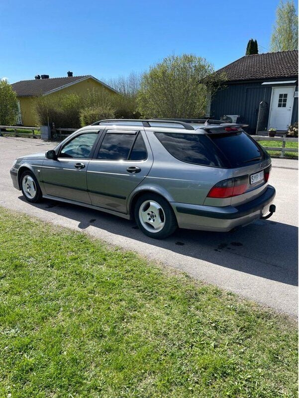 Grå Begagnad 2001 Saab 9-5 Kombi | 12 000 kr (Marknadspris) - Bild 1/4