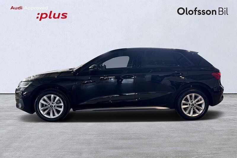 Svart Begagnad 2023 Audi A3 Sportback Proline Halvkombi | 259 900 kr (Marknadspris) - Bild 1/4