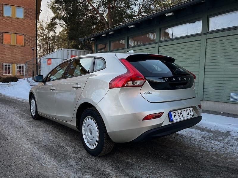 Begagnad 2017 Volvo V40 | 84 900 kr (Bra pris) - Bild 1/4