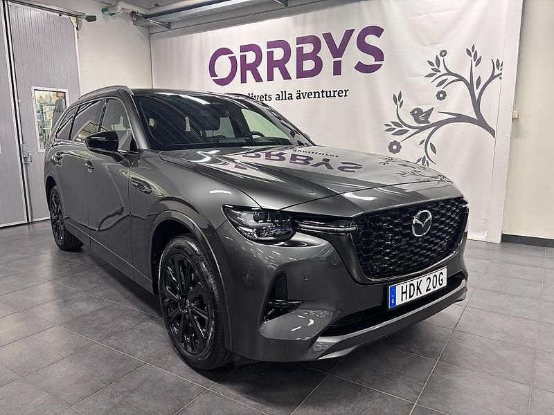 Grå Ny 2025 Mazda CX-80 SUV | 647 000 kr - Bild 1/4