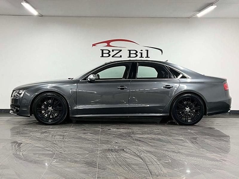 Begagnad Audi S8 520 HK (382 kW) 2012 Grå Sedan