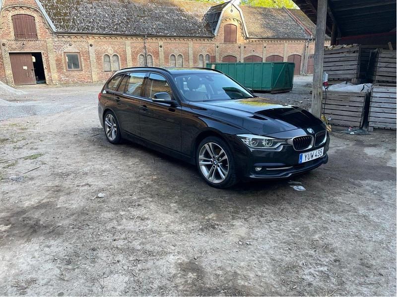 Svart Begagnad 2019 BMW 320 Sport Line Kombi | 169 000 kr (Marknadspris) - Bild 1/4