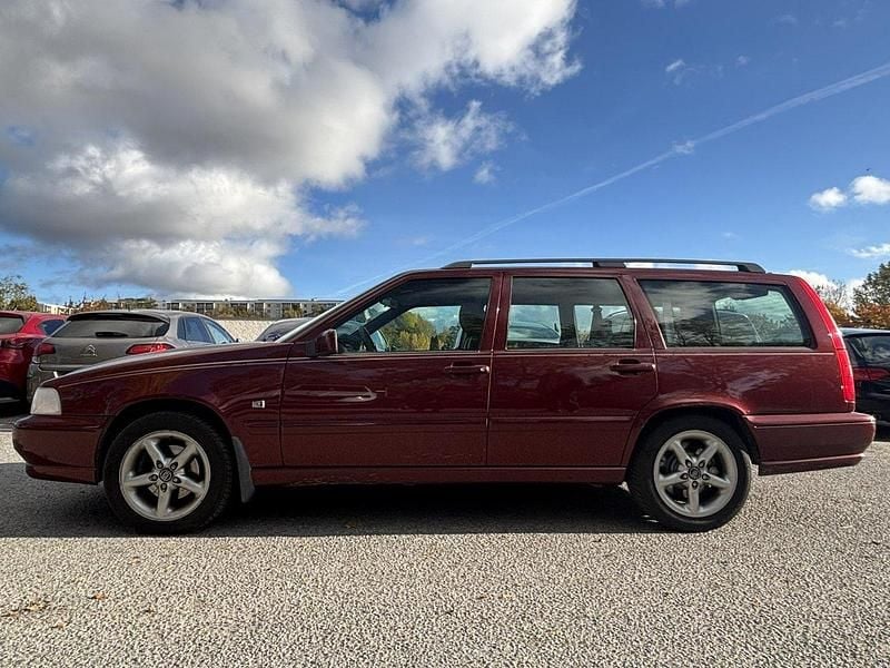 Röd Begagnad 2000 Volvo V70 Kombi | 35 000 kr (Dyr) - Bild 1/4