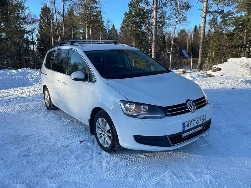 Begagnad VW Sharan 150 HK (110 kW) 2016 Minibuss