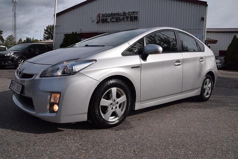 Silver Begagnad 2010 Toyota Prius Halvkombi | 69 900 kr (Marknadspris) - Bild 1/4