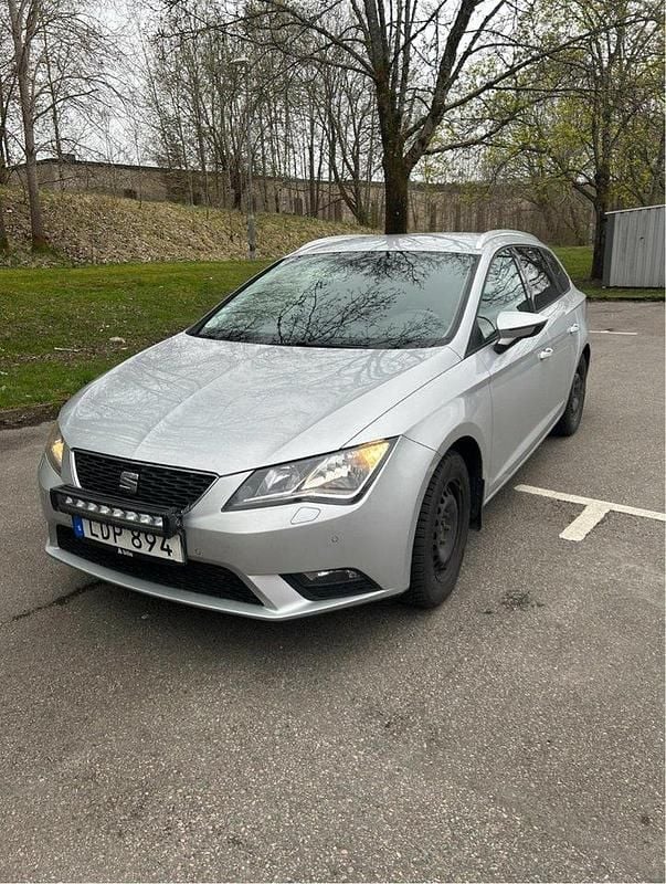 Silver Begagnad 2016 Seat Leon ST Style Kombi | 125 000 kr (Marknadspris) - Bild 1/2
