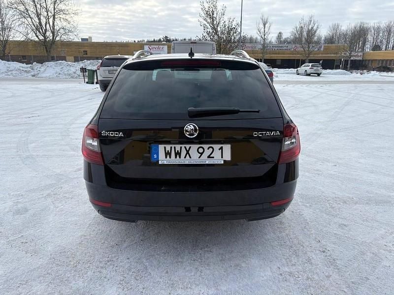 Begagnad Skoda Octavia Style 150 HK (110 kW) 2018 Svart Kombi