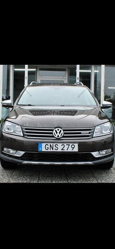 Brun Begagnad 2015 VW Passat Alltrack Kombi | 120 000 kr (Superpris) - Bild 1/4