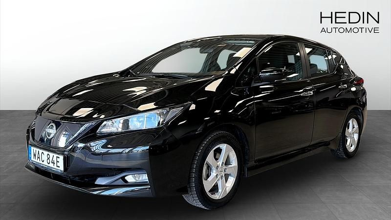 Svart Begagnad 2022 Nissan Leaf Acenta Halvkombi | 184 900 kr (Marknadspris) - Bild 1/4