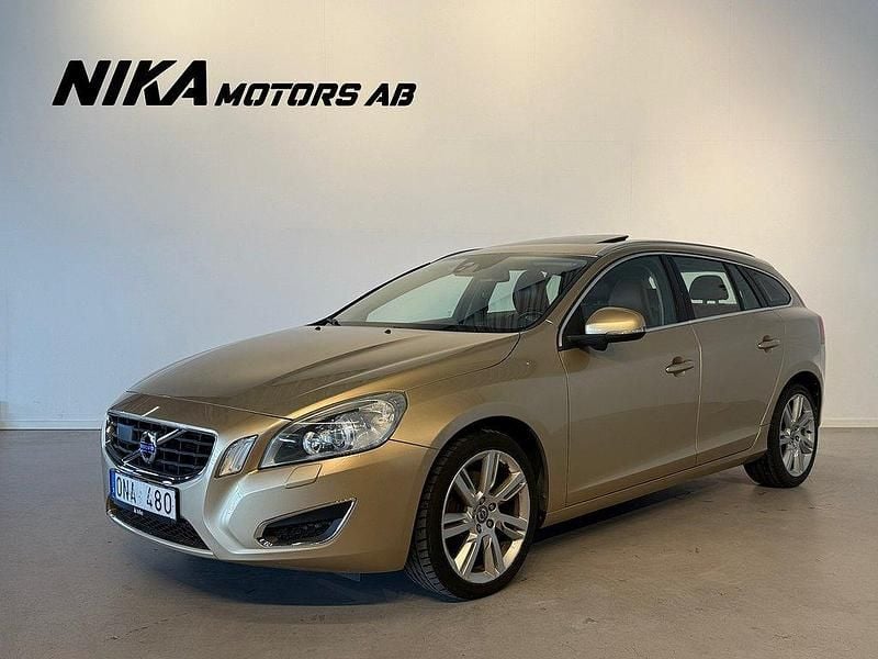 Ljusgul (gul) Begagnad 2010 Volvo V60 Summum Kombi | 114 900 kr (Marknadspris) - Bild 1/4
