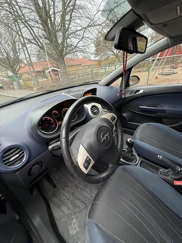Blå Begagnad 2008 Opel Corsa Halvkombi | 22 000 kr (Marknadspris) - Bild 1/4