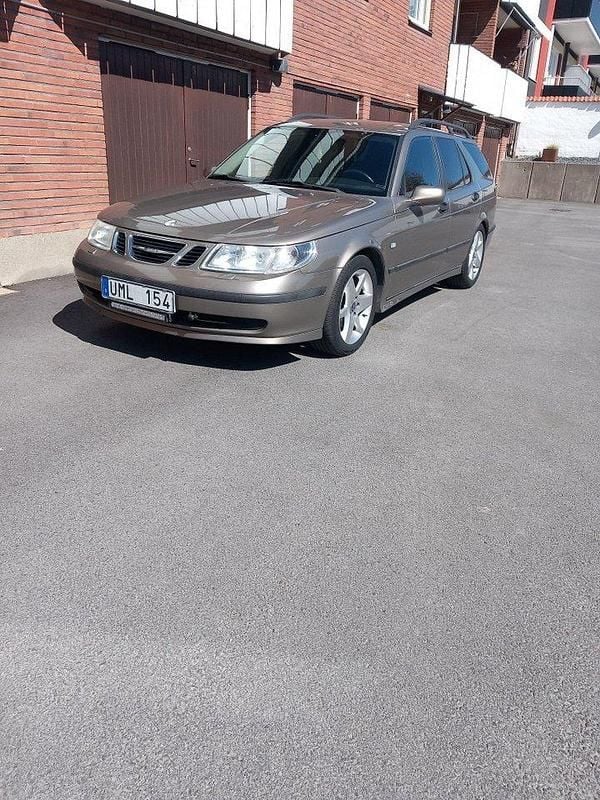 Brun Begagnad 2004 Saab 9-5 Vector Kombi | 18 500 kr (Lite dyr) - Bild 1/1