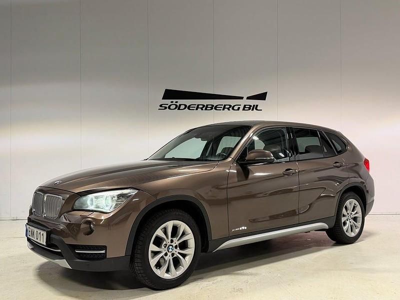 Brun Begagnad 2012 BMW X1 xLine SUV | 129 900 kr (Marknadspris) - Bild 1/4