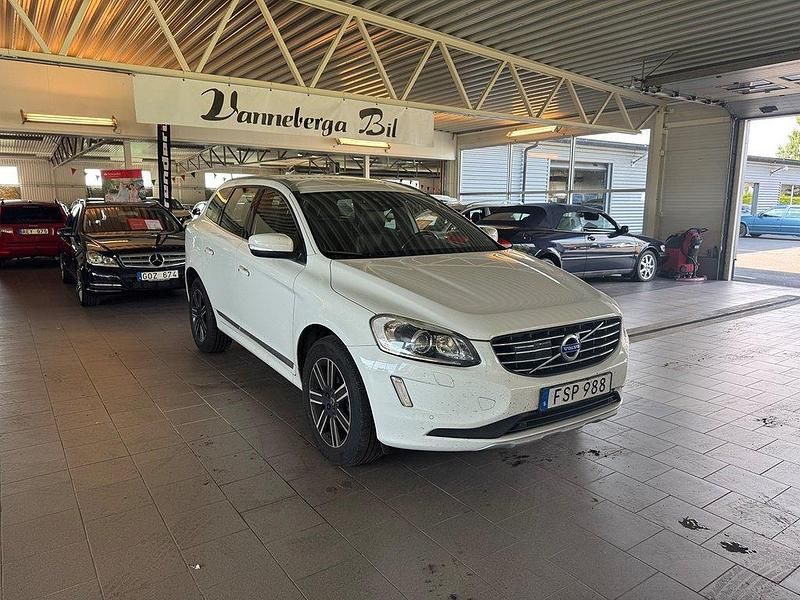 Vit Begagnad 2016 Volvo XC60 Standard SUV | 224 900 kr (Marknadspris) - Bild 1/4