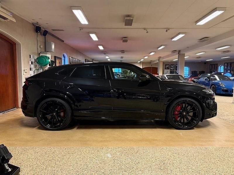 Begagnad Lamborghini Urus 650 HK (478 kW) 2021 Svart SUV