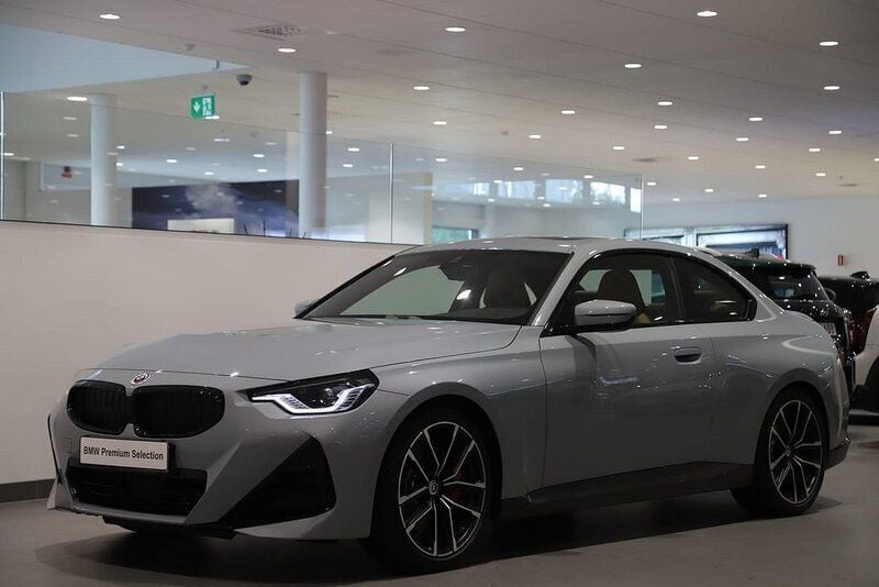 Grå Begagnad 2022 BMW 220 M Sport Sportkupé | 419 000 kr - Bild 1/3