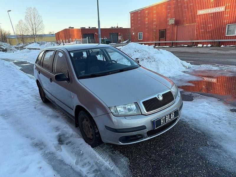 Begagnad Skoda Fabia 64 HK (47 kW) 2007 Brun Kombi