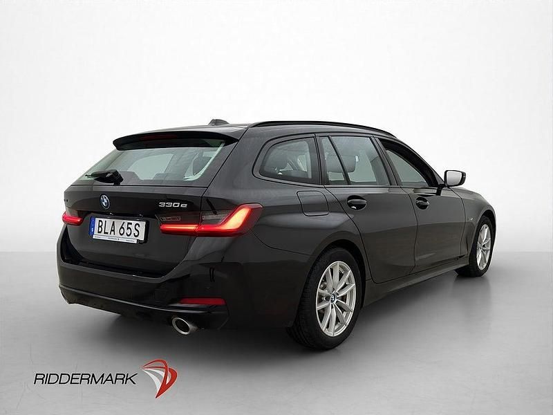 Begagnad BMW 330e 184 HK (135 kW) 2022 Svart Kombi