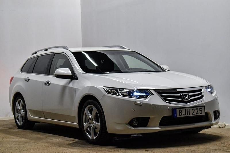 Vit Begagnad 2014 Honda Accord Elegance Kombi | 89 900 kr - Bild 1/4