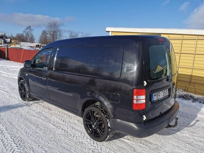 Begagnad VW Caddy Maxi 102 HK (75 kW) 2012 Svart Minibuss