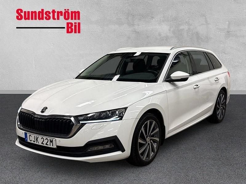 Vit Begagnad 2022 Skoda Octavia Kombi | 189 900 kr (Bra pris) - Bild 1/3