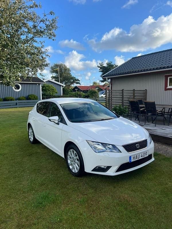 Vit Begagnad 2016 Seat Leon Style Halvkombi | 89 900 kr (Marknadspris) - Bild 1/4