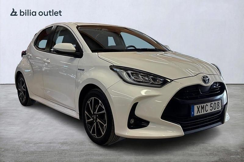 Begagnad Toyota Yaris Hybrid Active 116 HK (85 kW) 2021 Vit Halvkombi