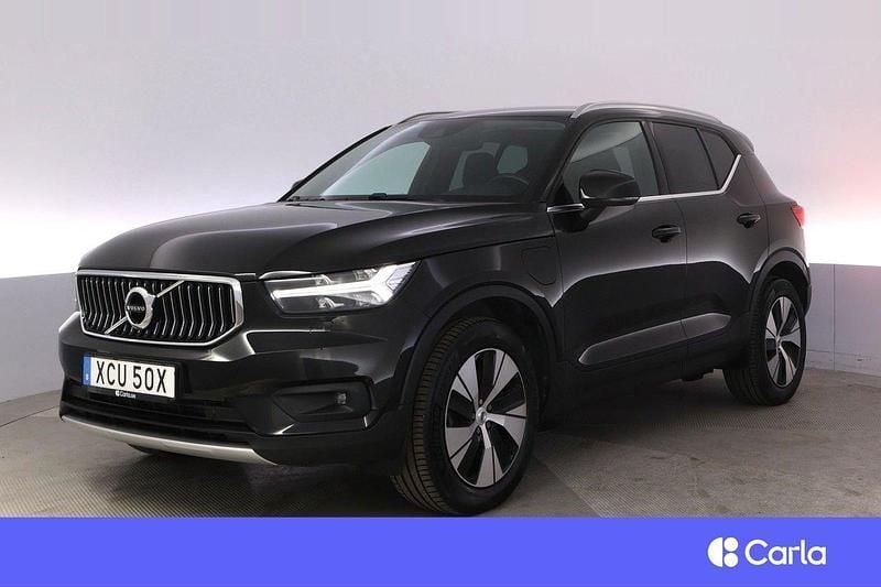 Svart Begagnad 2021 Volvo XC40 Momentum SUV | 314 900 kr (Bra pris) - Bild 1/4