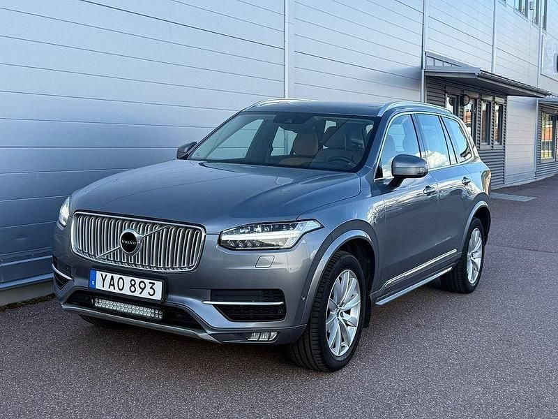 Grå Begagnad 2015 Volvo XC90 Inscription SUV | 229 000 kr (Marknadspris) - Bild 1/4