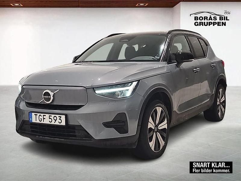 Grå Begagnad 2023 Volvo XC40 Core SUV | 309 000 kr - Bild 1/1
