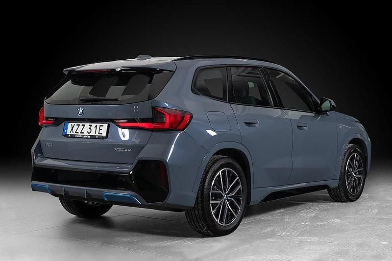Begagnad BMW iX1 M Sport 230 kW (313 HK) 2022 Mörkgrå SUV
