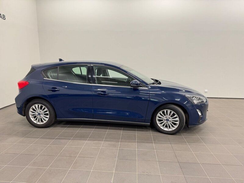Blå Begagnad 2020 Ford Focus Active Halvkombi | 135 000 kr (Bra pris) - Bild 1/4