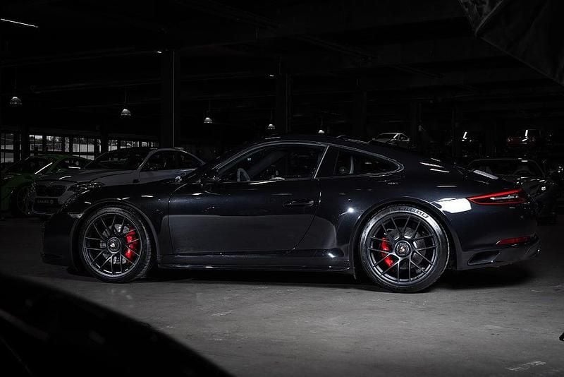 Begagnad Porsche 911 Carrera 4 GTS 450 HK (330 kW) 2019 Svart Sportkupé