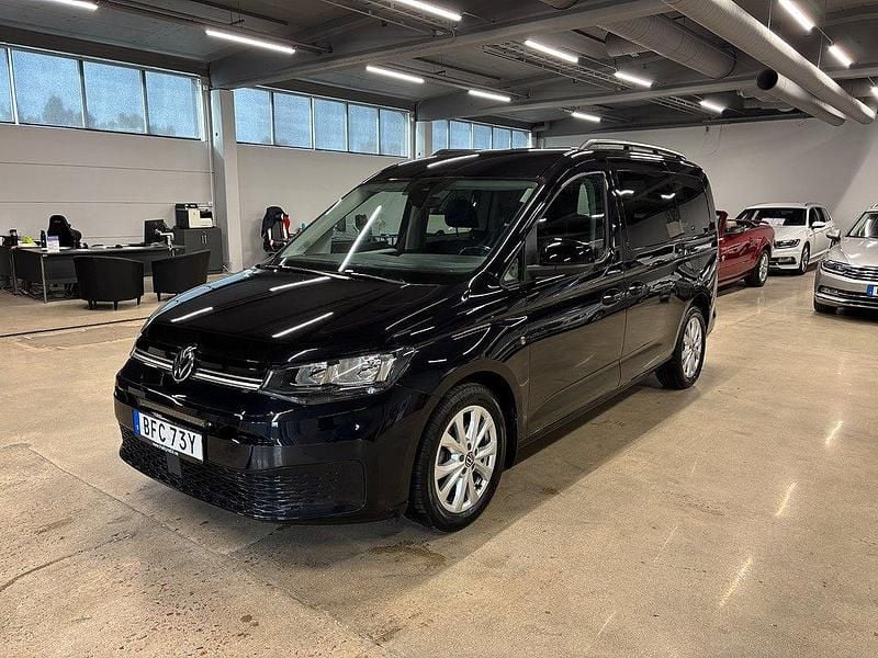 Svart Begagnad 2021 VW Caddy Maxi Life Minibuss | 359 900 kr - Bild 1/4