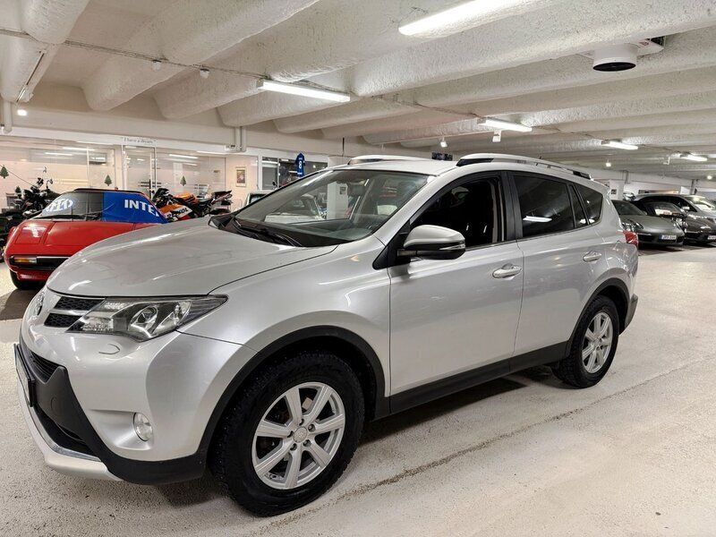 Silver Begagnad 2015 Toyota RAV4 Edition SUV | 159 900 kr (Marknadspris) - Bild 1/4