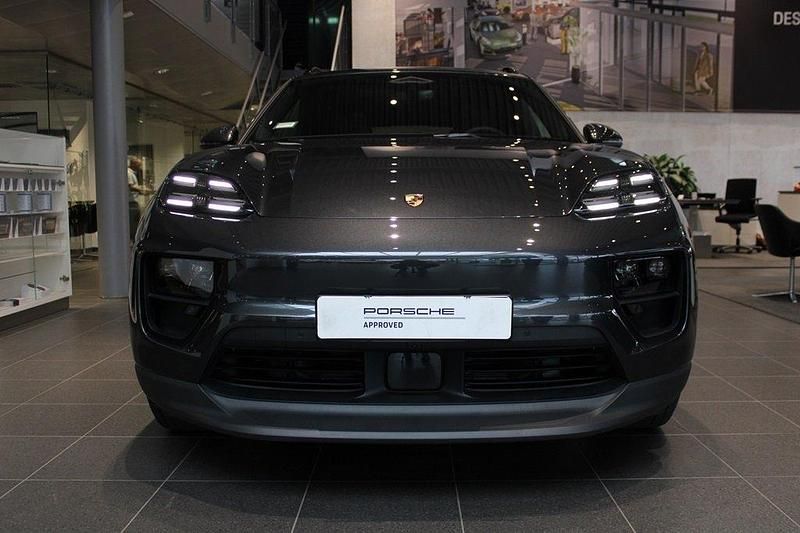 Begagnad Porsche Macan 330 kW (449 HK) 2024 Grå (volcano grey metallic) SUV