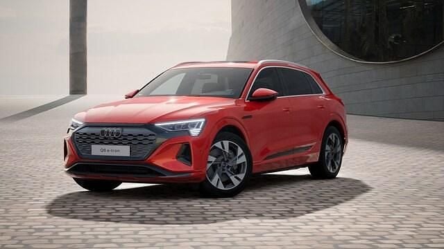Soneiraröd metallic Begagnad 2023 Audi Q8 e-tron Proline SUV | 699 900 kr (Lite dyr) - Bild 1/4