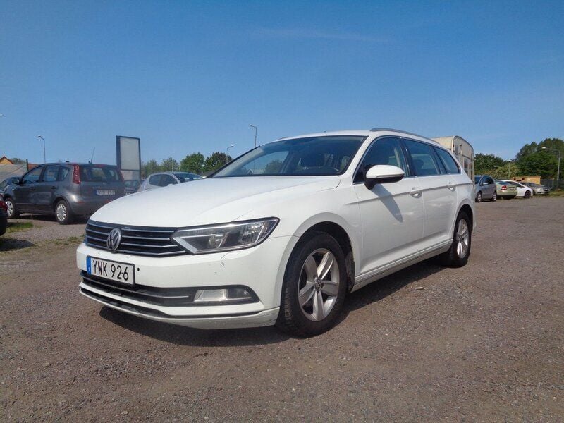 Vit Begagnad 2018 VW Passat Kombi | 82 500 kr - Bild 1/4
