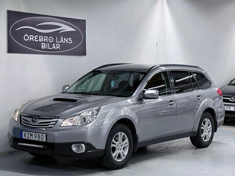 Silver Begagnad 2011 Subaru Outback Kombi | 59 900 kr (Marknadspris) - Bild 1/4