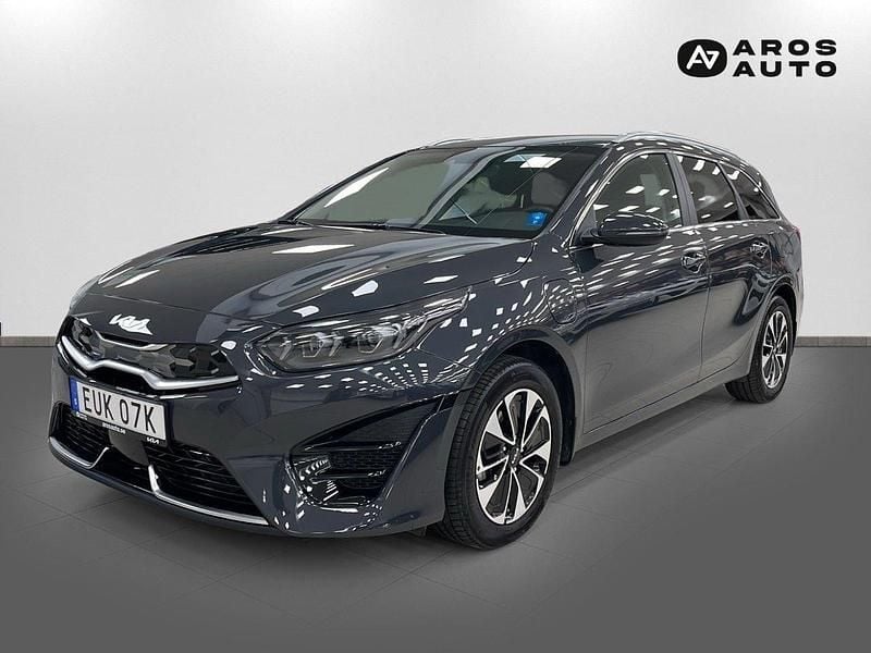 Mörkgrå (grå) Begagnad 2024 Kia Ceed Sportswagon Kombi | 299 900 kr (Dyr) - Bild 1/4