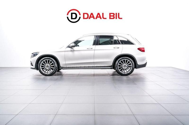 Vit Begagnad 2018 Mercedes GLC220 AMG line SUV | 267 700 kr (Marknadspris) - Bild 1/4