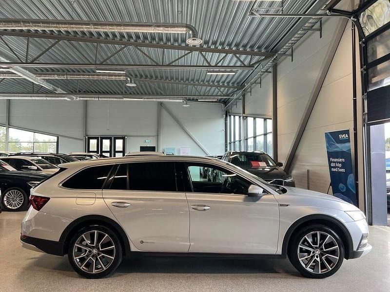 Begagnad Skoda Octavia Scout 150 HK (110 kW) 2021 Silver Kombi