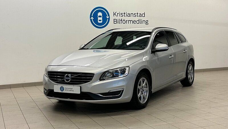 Silver Begagnad 2017 Volvo V60 Momentum Kombi | 179 900 kr (Marknadspris) - Bild 1/4