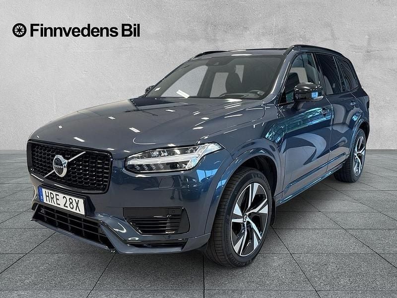 Mörkblå (blå) Begagnad 2022 Volvo XC90 R-Design SUV | 559 900 kr (Bra pris) - Bild 1/4