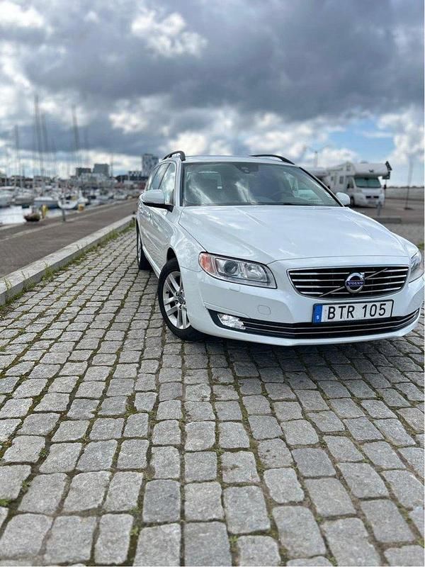 Vit Begagnad 2014 Volvo V70 Momentum Kombi | 89 000 kr (Bra pris) - Bild 1/4