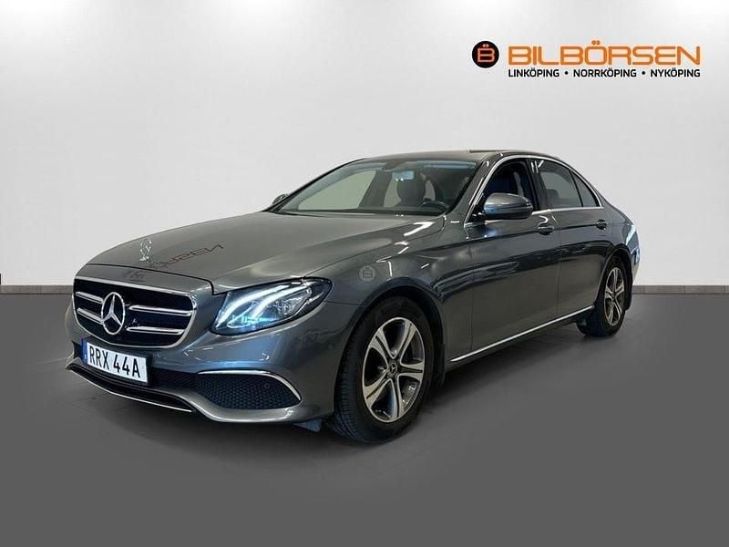 Grå Begagnad 2019 Mercedes E220 Avantgarde Sedan | 289 900 kr (Marknadspris) - Bild 1/4