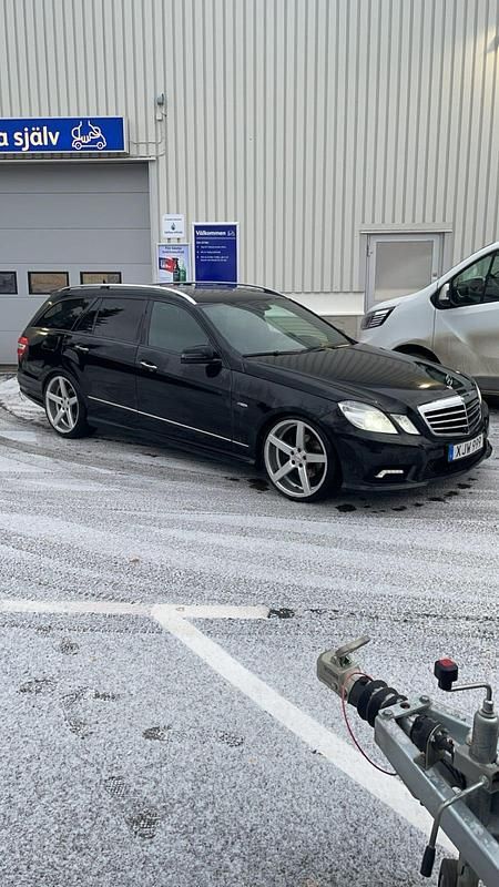 Svart Begagnad 2011 Mercedes E350 Kombi | 85 000 kr (Marknadspris) - Bild 1/4