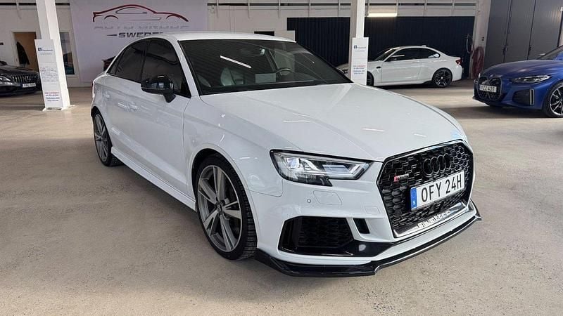 Vit Begagnad 2019 Audi RS3 Comfort Halvkombi | 469 900 kr (Marknadspris) - Bild 1/4