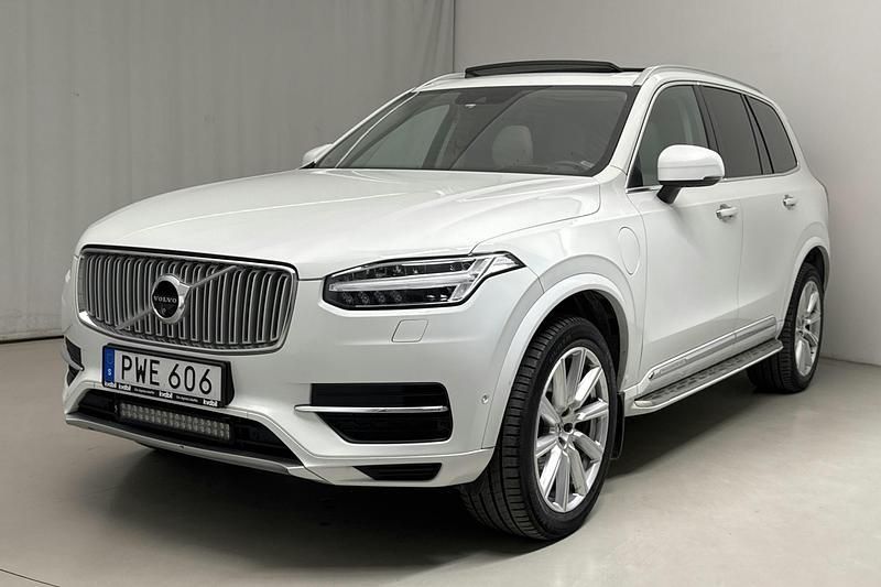 Vit Begagnad 2017 Volvo XC90 Inscription SUV | 373 800 kr (Marknadspris) - Bild 1/4